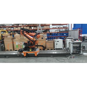 KUKA KR240 R2700 with KRC4 and lineal track