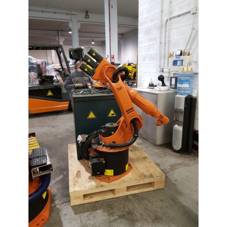KUKA KR16L6-2 with KRC4 controller