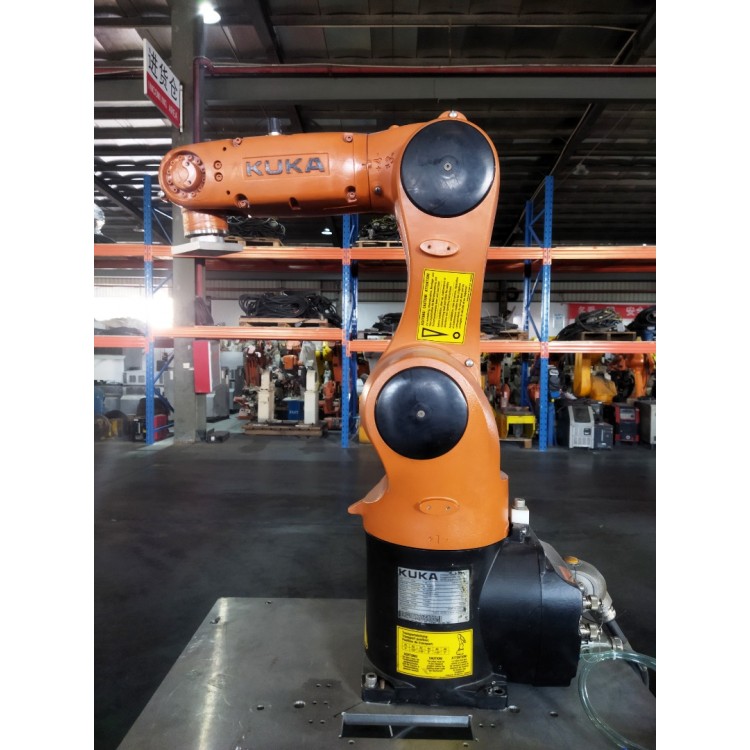 KUKA Agilus KR6 R700 Fivve
