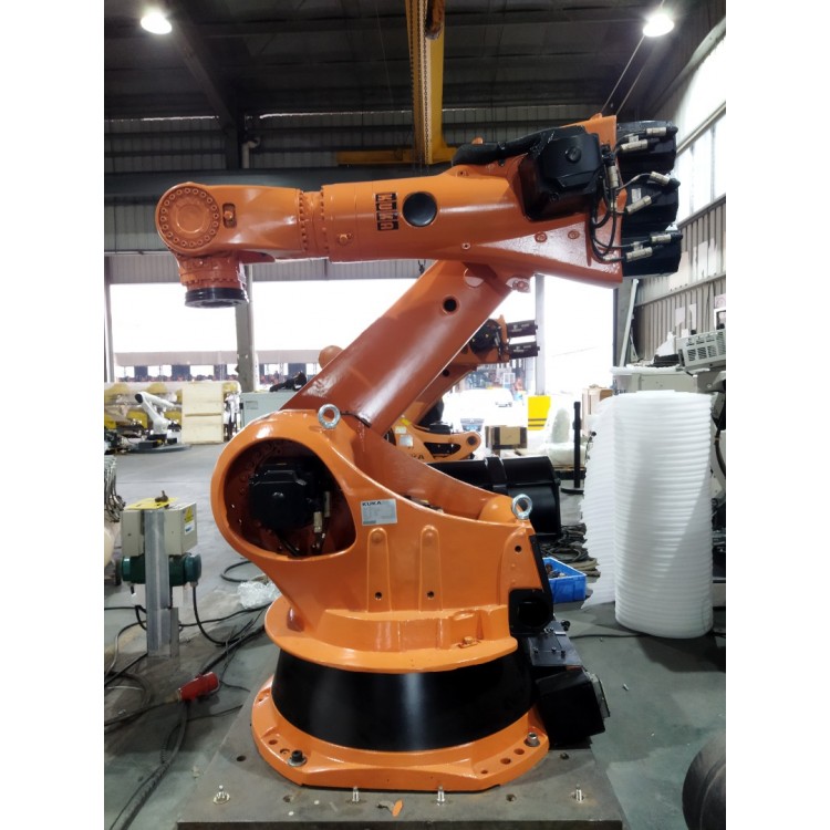 KUKA KR 210 R2700 with KR C2 ED05