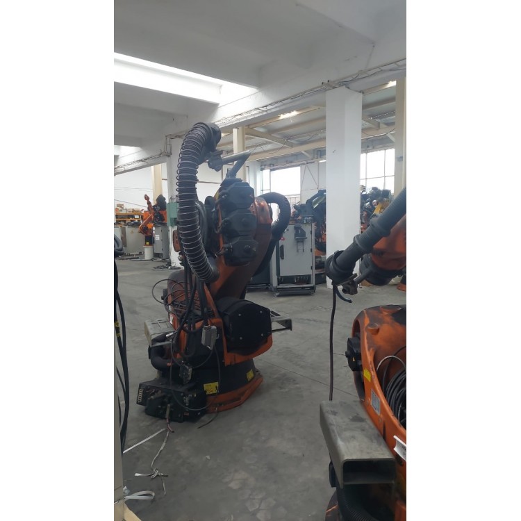 Kuka Robot Arm, KR210, R2700